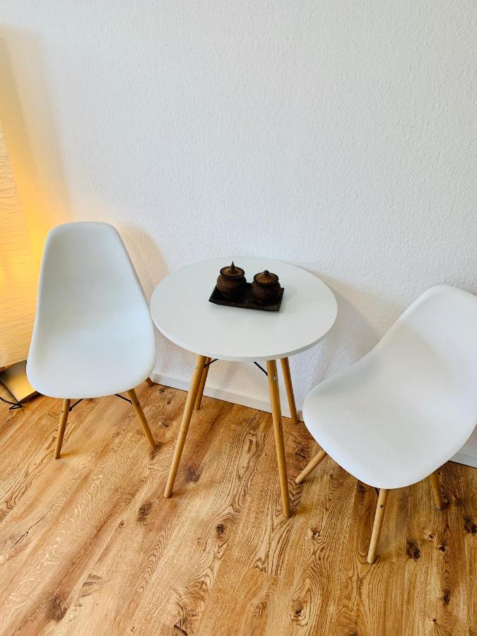 Direkte Uninaehe: Ferienwohnung Mit Grossem Doppelbett, Kuechenzeile Und Neu Renoviertem Badezimmer Homburg  Bagian luar foto