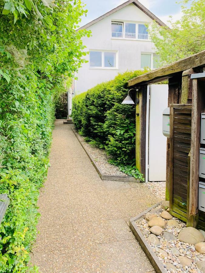 Direkte Uninaehe: Ferienwohnung Mit Grossem Doppelbett, Kuechenzeile Und Neu Renoviertem Badezimmer Homburg  Bagian luar foto